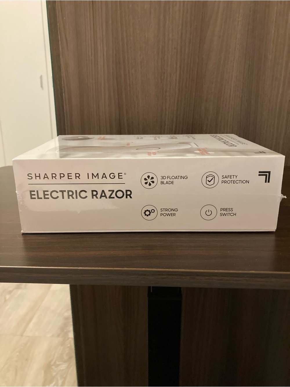 Sharper Image White  Electric Razor - Picture 2 of 2